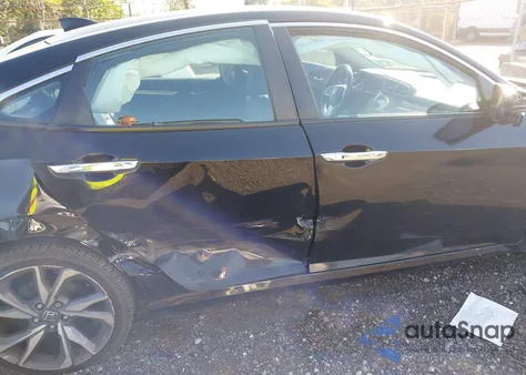 2019 Honda Civic Touring z USA, uszkodzony, nr VIN 19XFC1F93KE201639